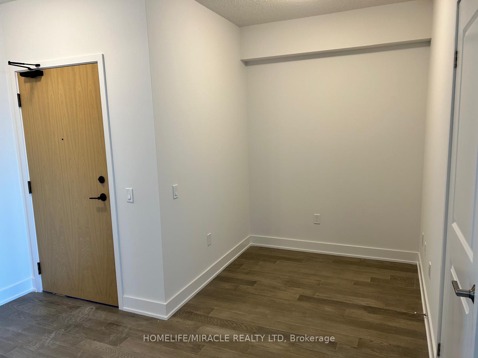 202-burnhamthorpe-road-e-mississauga-ontario-w12743966