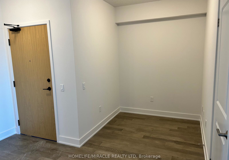 202-burnhamthorpe-road-e-mississauga-ontario-w12743966