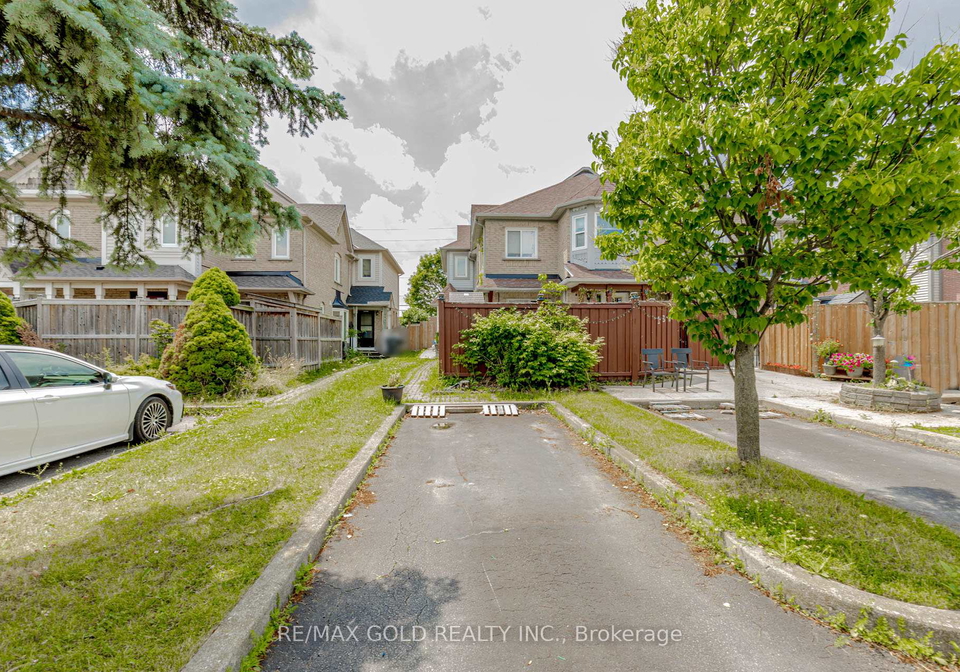139-chipmunk-crescent-brampton-ontario-w12744930