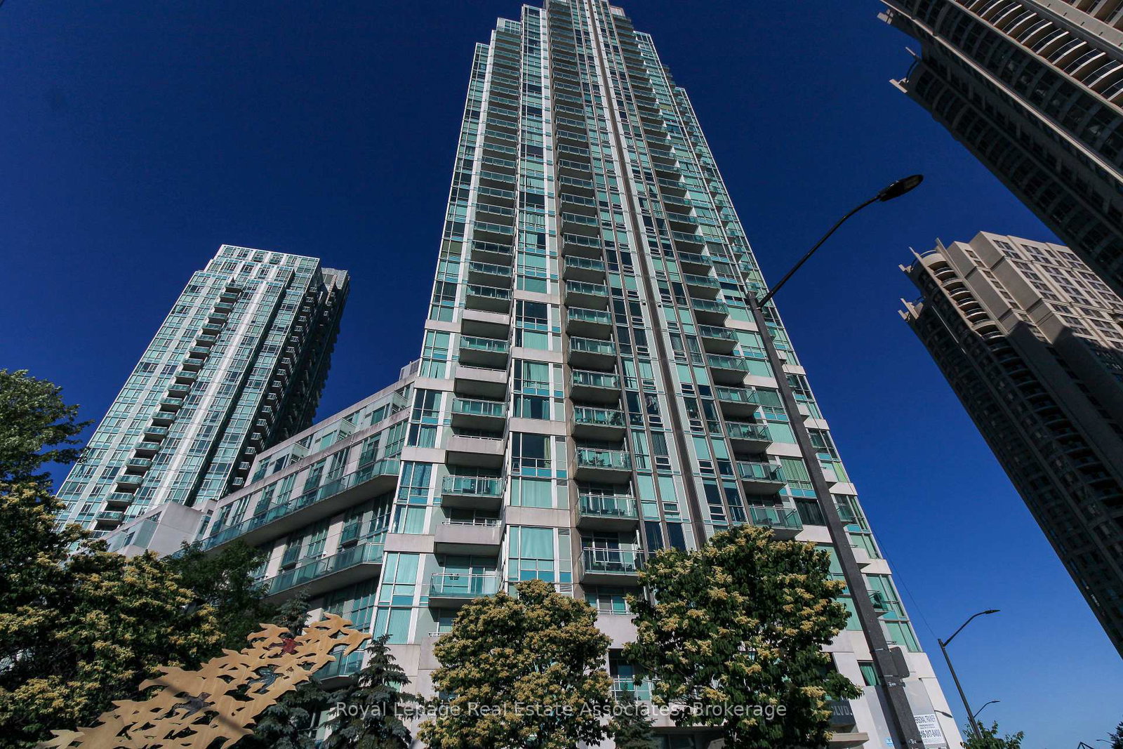 3939-duke-of-york-boulevard-mississauga-ontario-w12747796