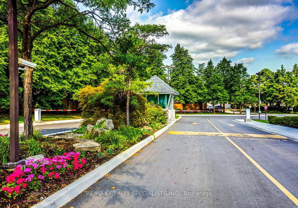 2155-burnhamthorpe-road-w-mississauga-ontario-w12748962