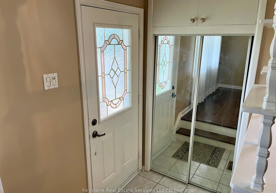 426-seabourne-drive-oakville-ontario-w12749748