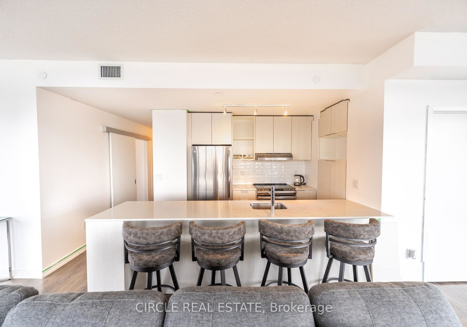 2520-eglinton-avenue-mississauga-ontario-w12750630