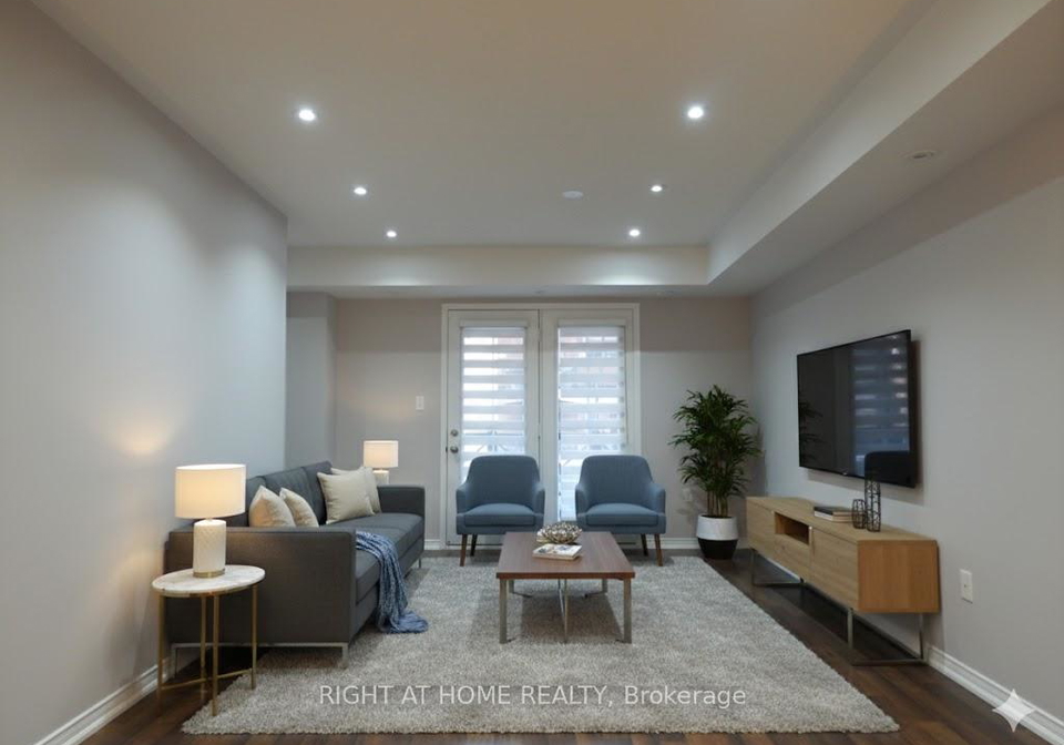 2492-post-road-oakville-ontario-w12752098
