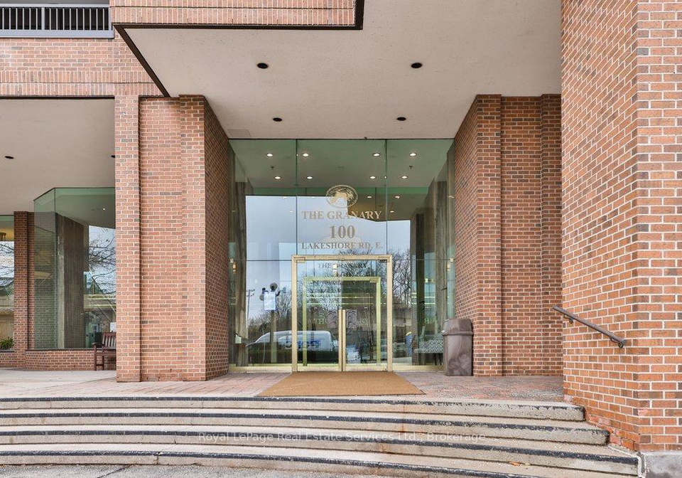 100-lakeshore-road-e-oakville-ontario-w12752230
