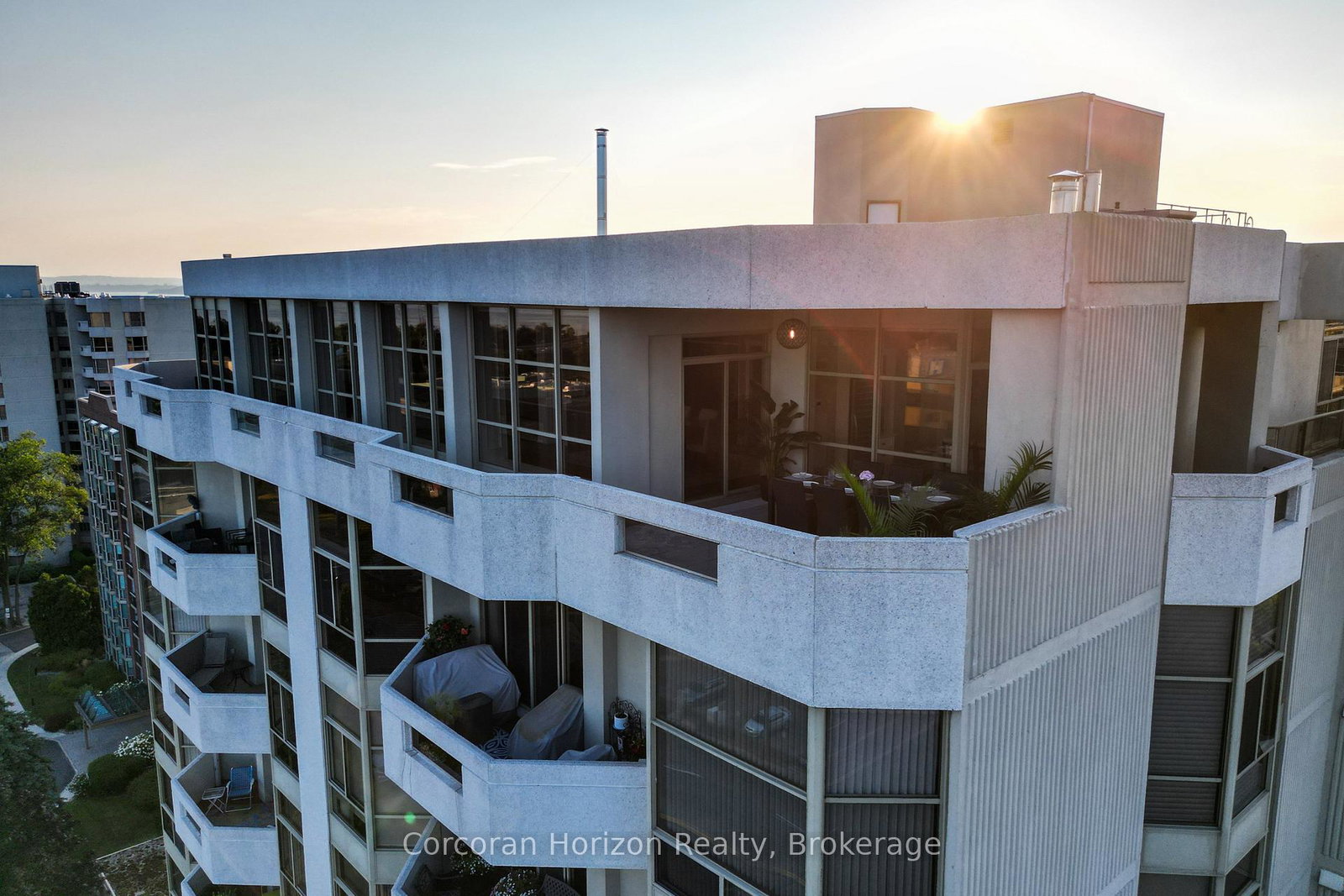 1237-north-shore-boulevard-e-burlington-ontario-w12752232