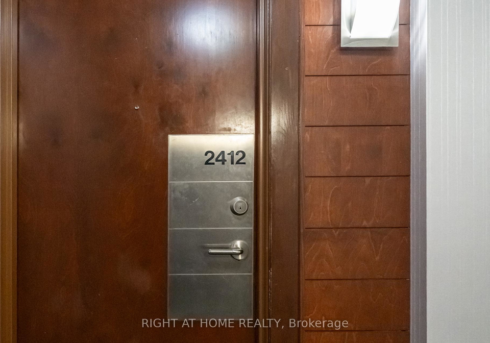 310-burnhamthorpe-road-w-mississauga-ontario-w12753136