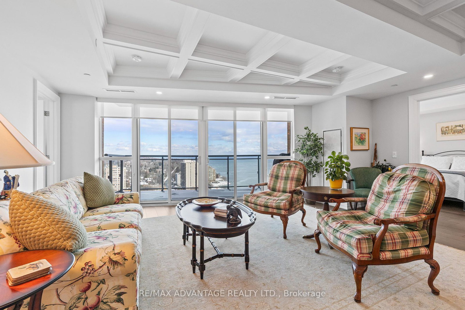 2060-lakeshore-road-burlington-ontario-w12753784