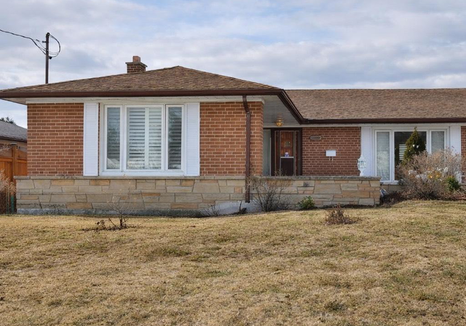 7-roseglen-crescent-york-ontario-w12754052
