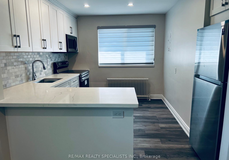 7-woodlawn-avenue-mississauga-ontario-w12754432