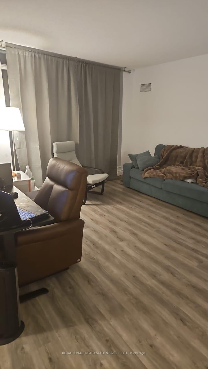 330-burnhamthorpe-road-mississauga-ontario-w12754842