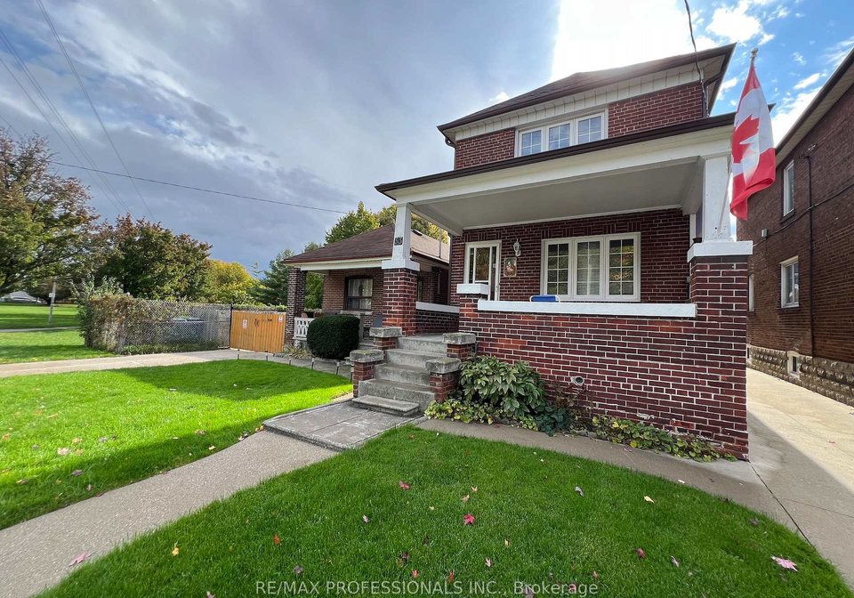 33-chandos-avenue-toronto-ontario-w12755156