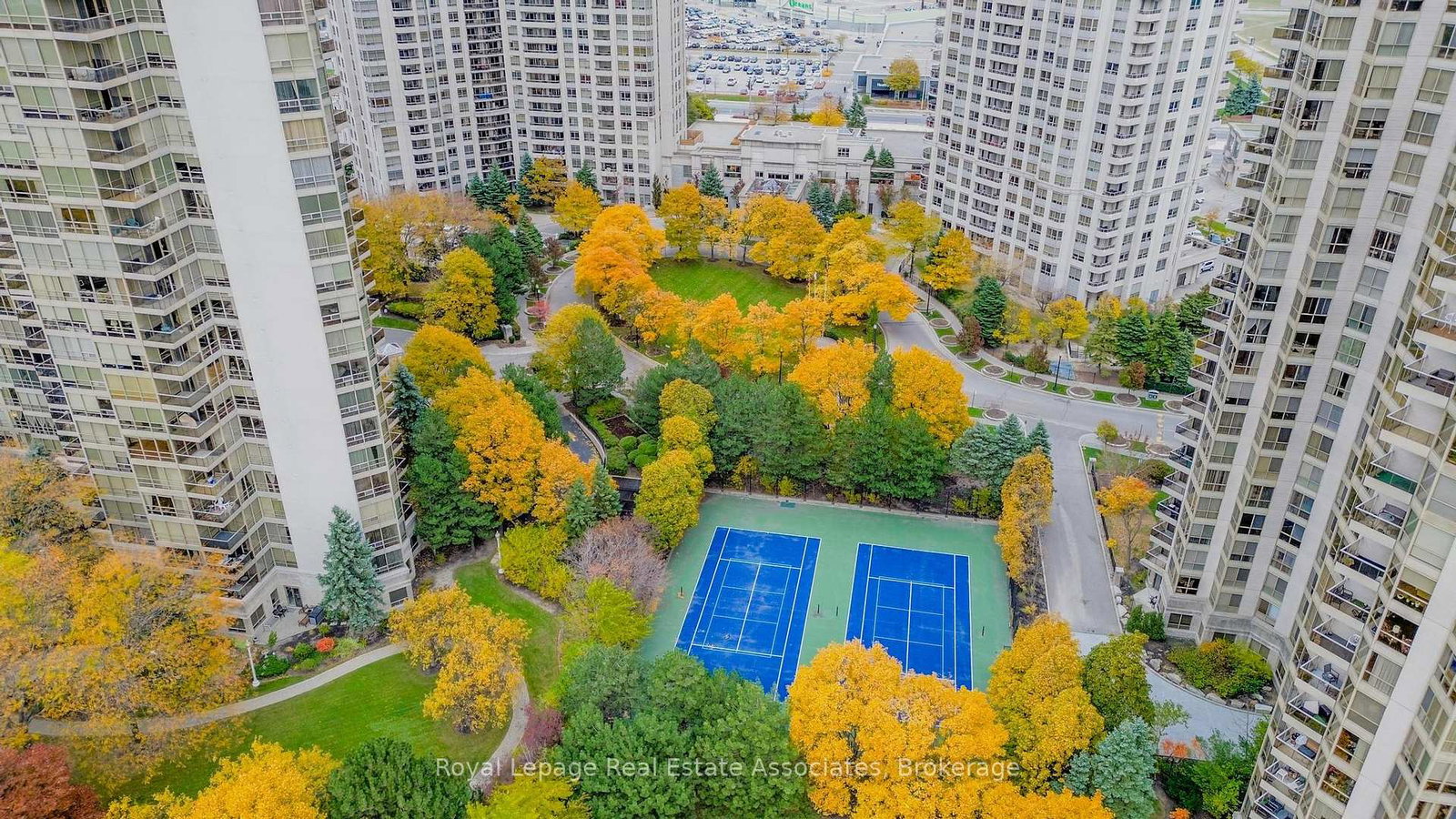 25-kingsbridge-garden-circle-mississauga-ontario-w12755358