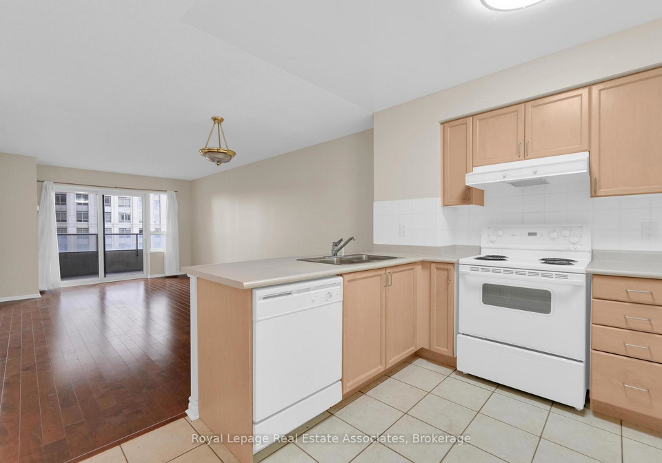 25-kingsbridge-garden-circle-mississauga-ontario-w12755358