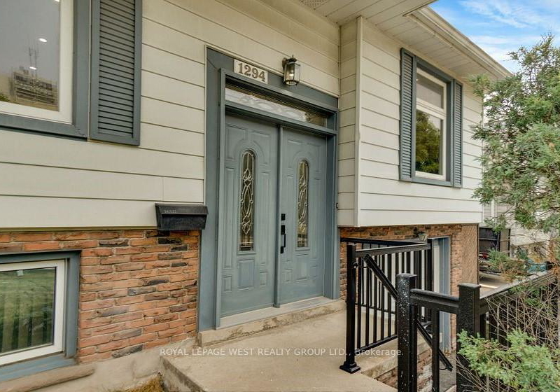 1294-forest-hill-oakville-ontario-w12755878