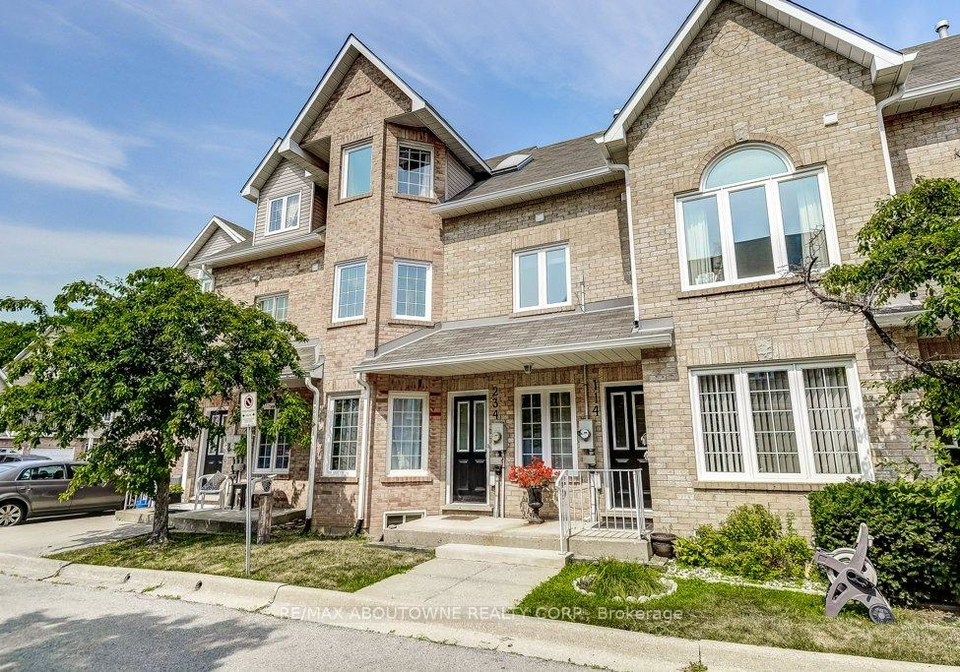 2055-walkers-line-burlington-ontario-w12757740
