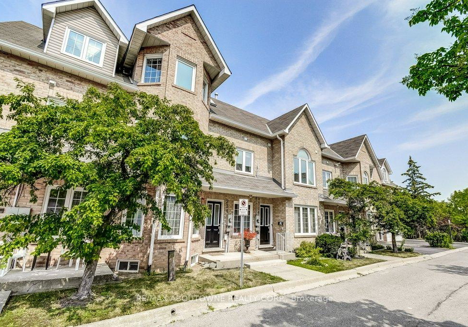 2055-walkers-line-burlington-ontario-w12757740
