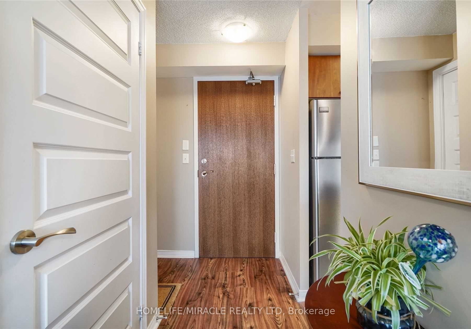 215-queen-street-e-brampton-ontario-w12758126