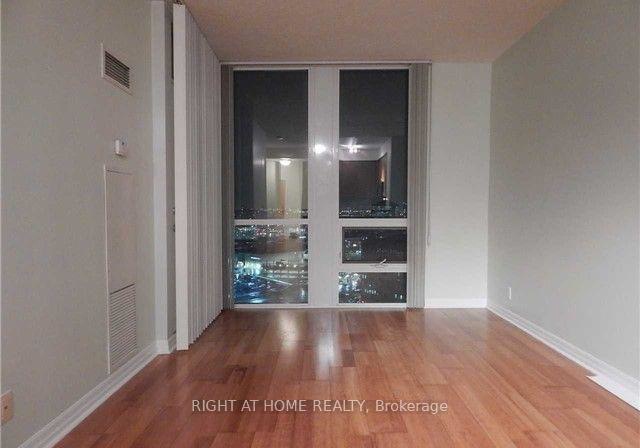 220-burnhamthorpe-road-w-mississauga-ontario-w12762572