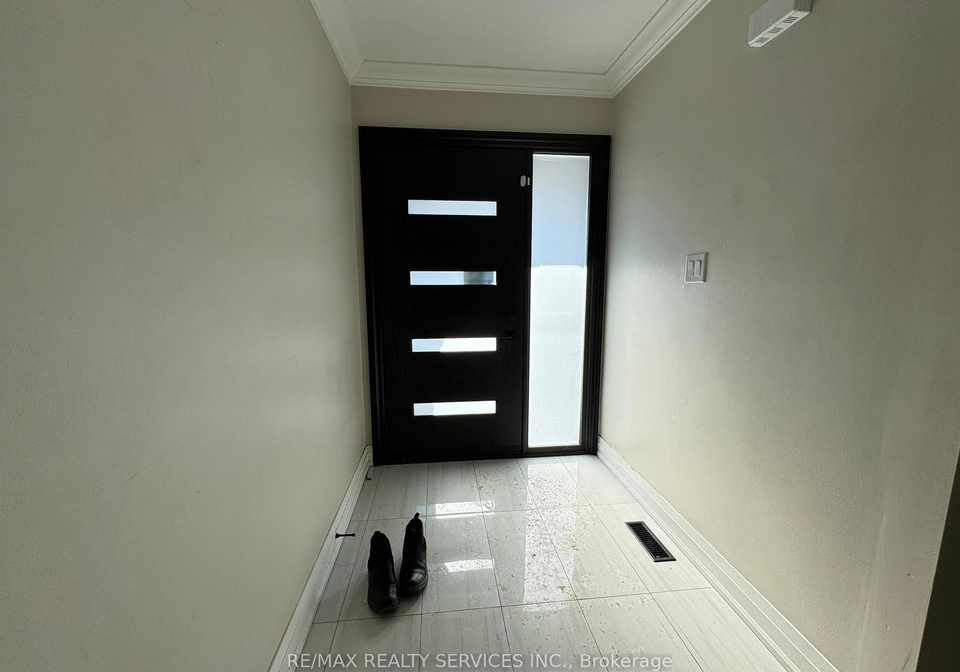52-centre-street-e-brampton-ontario-w12762574