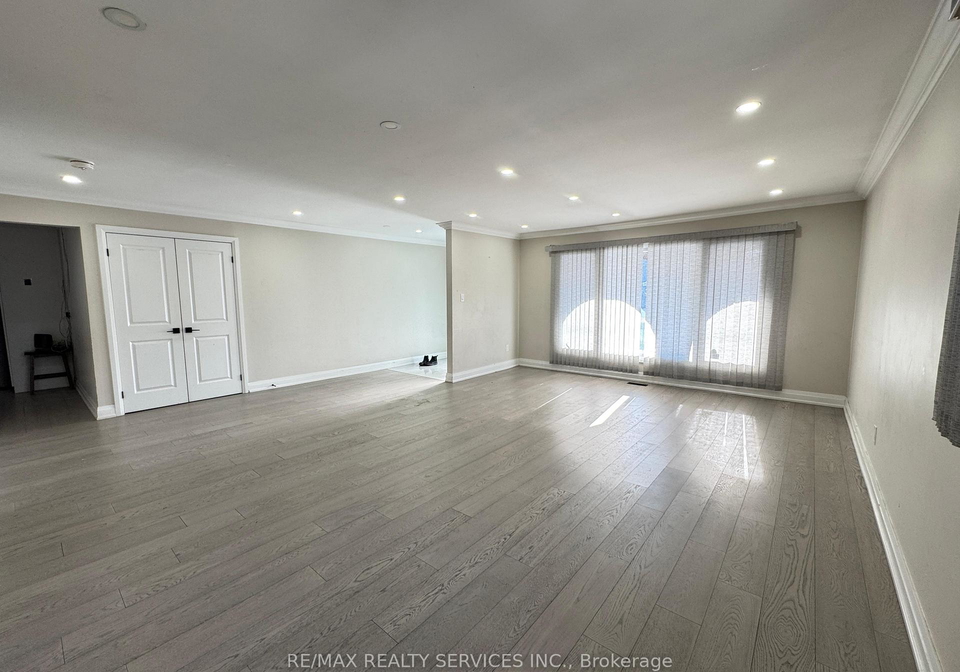 52-centre-street-e-brampton-ontario-w12762574