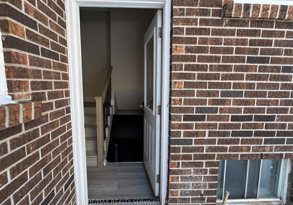 52-centre-street-n-brampton-ontario-w12763032