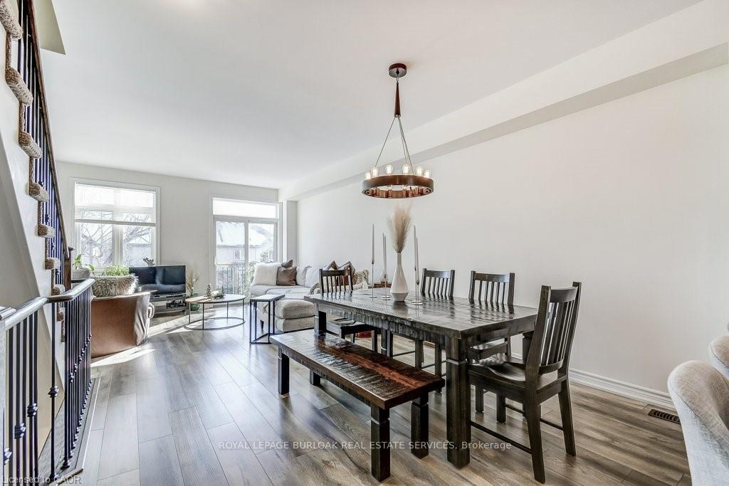 2362-treversh-common-burlington-ontario-w12763160
