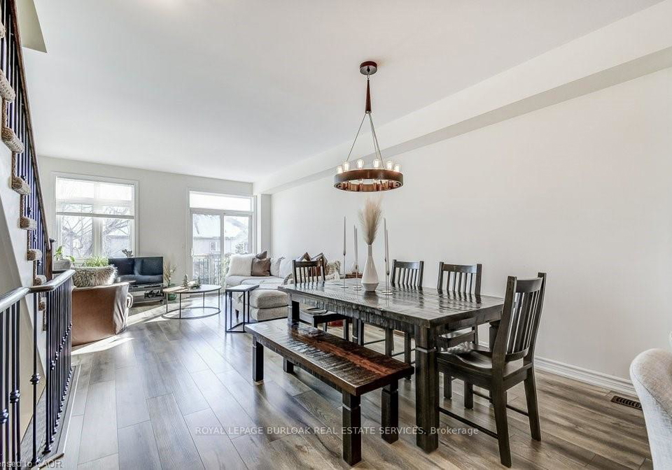 2362-treversh-common-burlington-ontario-w12763160