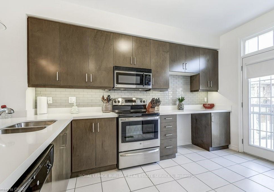 2362-treversh-common-burlington-ontario-w12763160