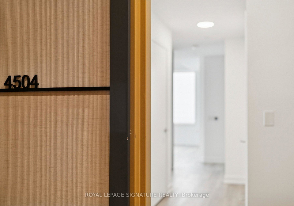 395-square-one-drive-mississauga-ontario-w12763826