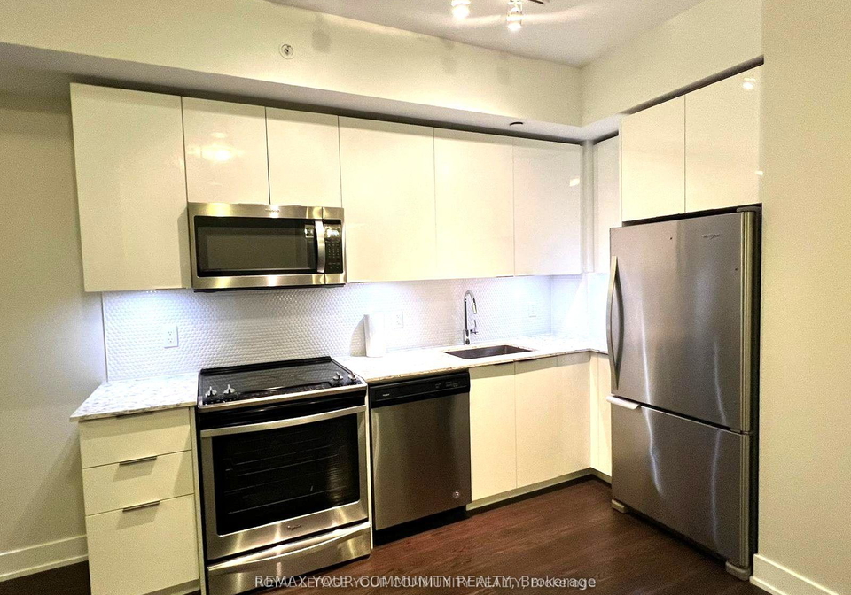 30-shore-breeze-drive-etobicoke-ontario-w12764154