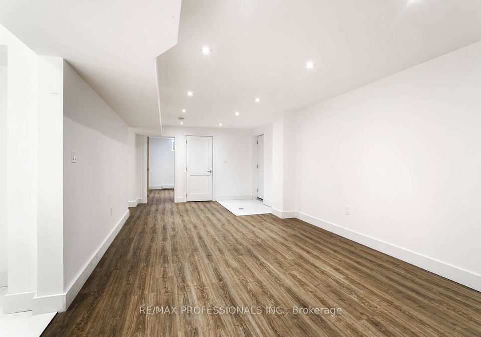 7-vancho-crescent-s-etobicoke-ontario-w12765368