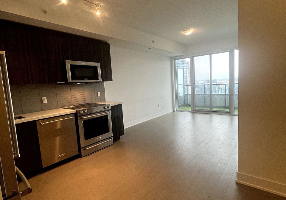 30-shore-breeze-drive-etobicoke-ontario-w12765790