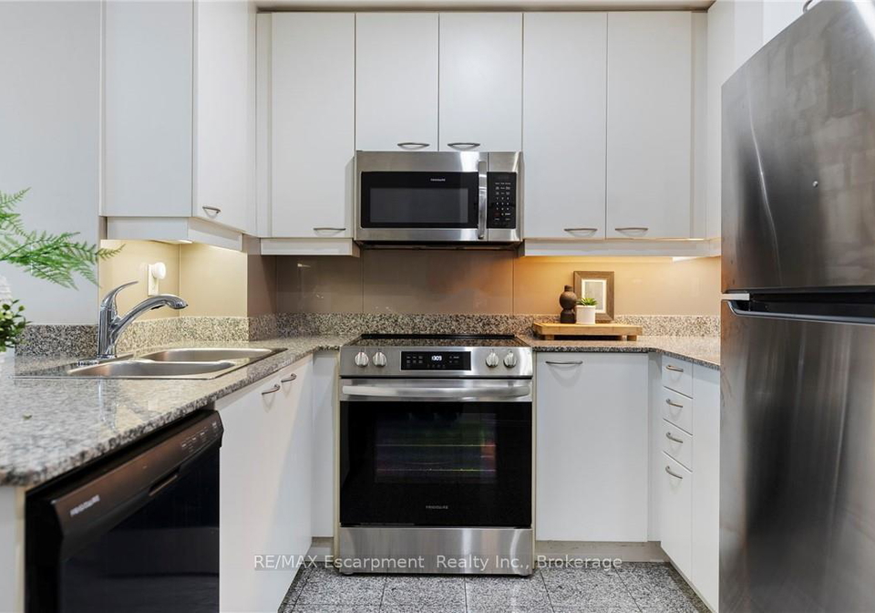 88-palace-pier-etobicoke-ontario-w12766328
