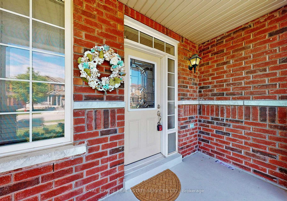 24-accent-circle-brampton-ontario-w12766926