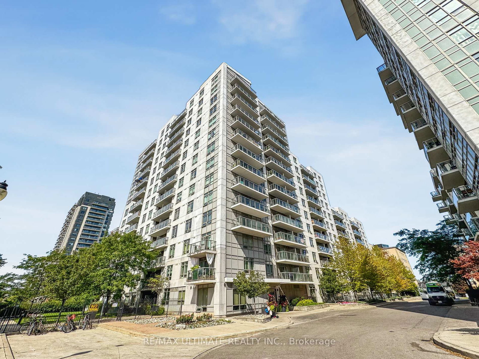 816-lansdowne-avenue-toronto-ontario-w12772358