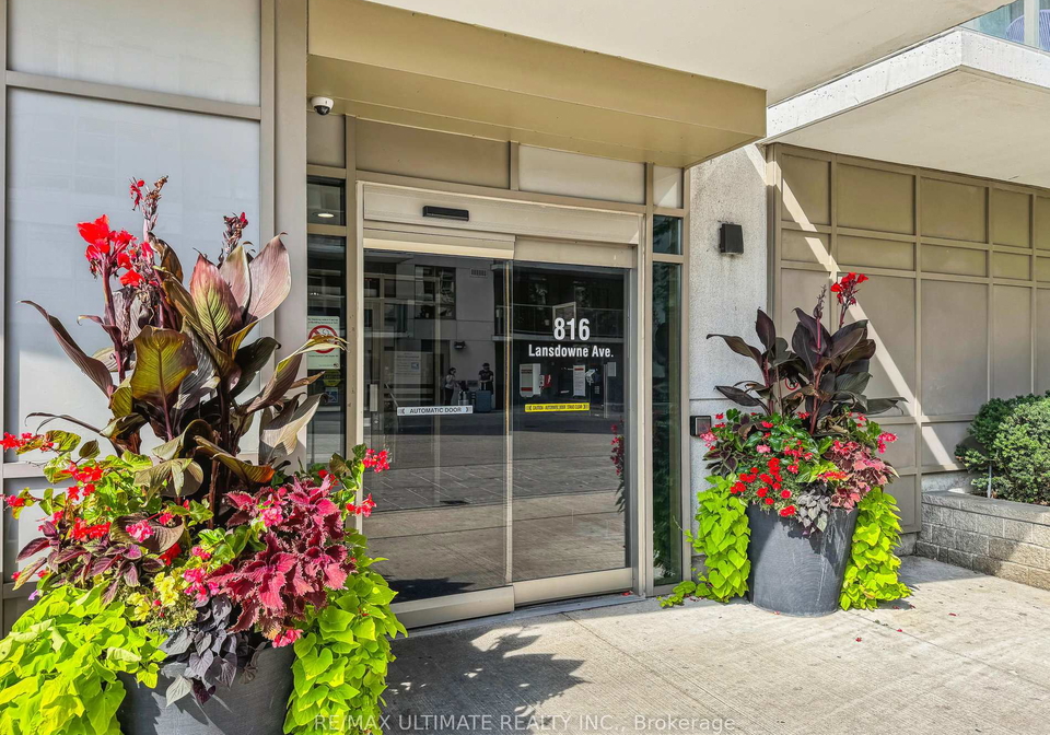 816-lansdowne-avenue-toronto-ontario-w12772358
