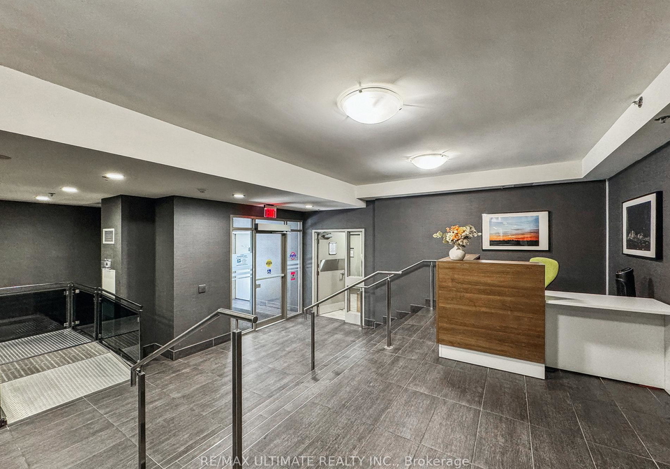 816-lansdowne-avenue-toronto-ontario-w12772358