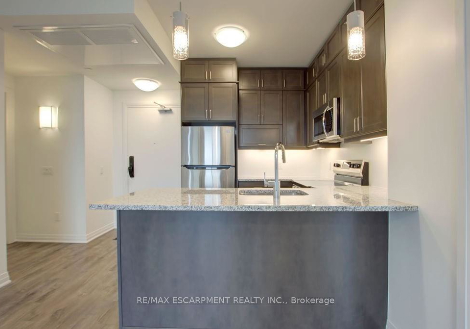95-dundas-street-w-oakville-ontario-w12773060