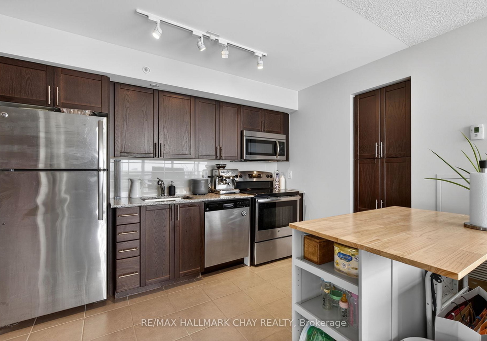 830-lawrence-avenue-w-north-york-ontario-w12773538