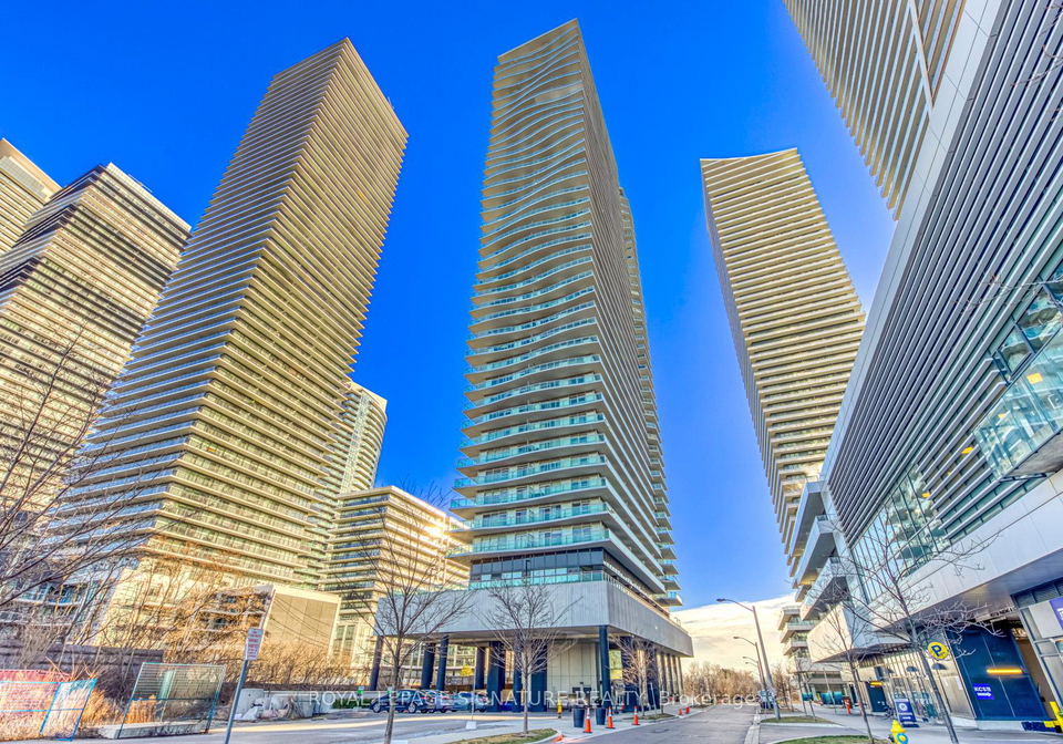 33-shore-breeze-drive-etobicoke-ontario-w12777098