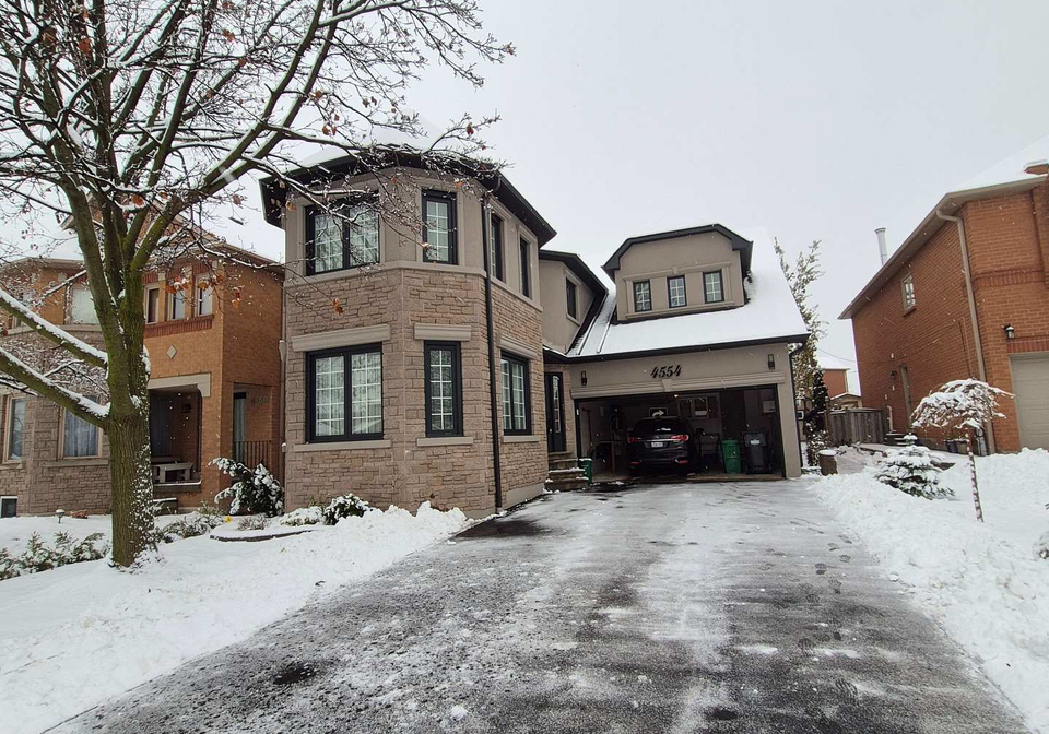 4554-willow-creek-drive-mississauga-ontario-w12777174