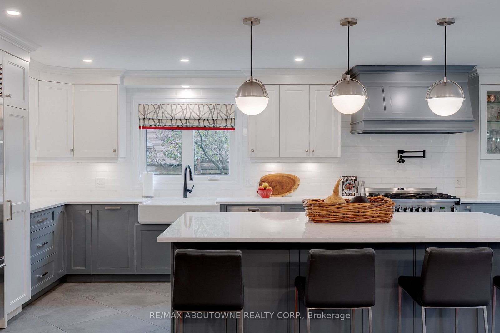 1586-heritage-way-oakville-ontario-w12778524