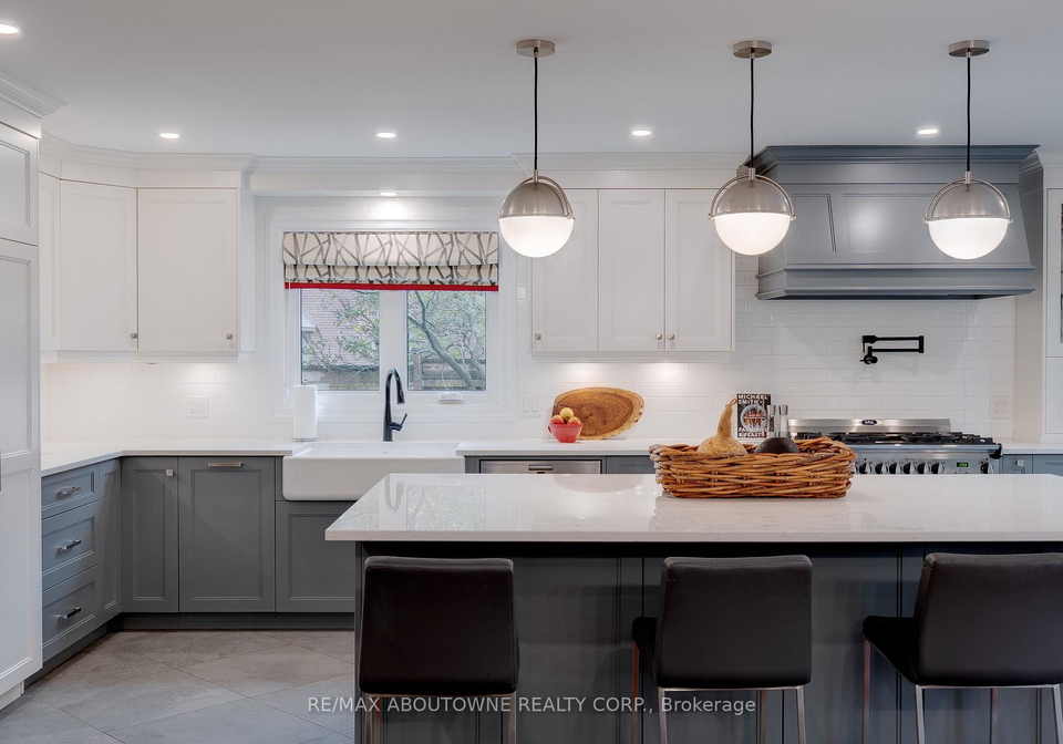 1586-heritage-way-oakville-ontario-w12778524