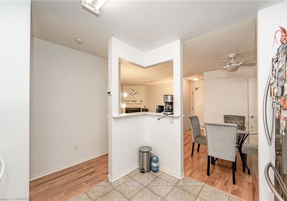 1512-pilgrims-way-oakville-ontario-w12779138