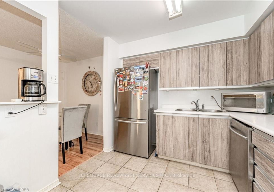 1512-pilgrims-way-oakville-ontario-w12779138