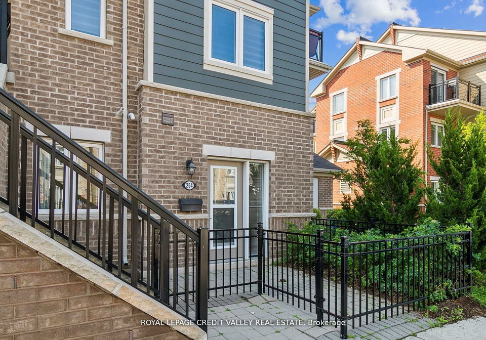 250-sunny-meadow-boulevard-brampton-ontario-w12781394