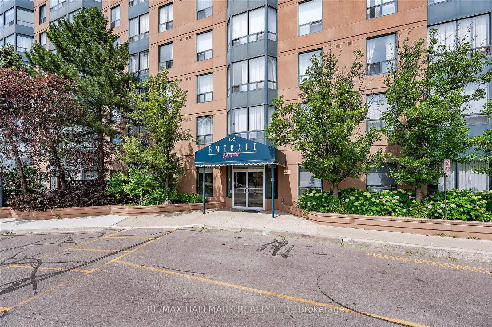 135-hillcrest-avenue-mississauga-ontario-w12781978