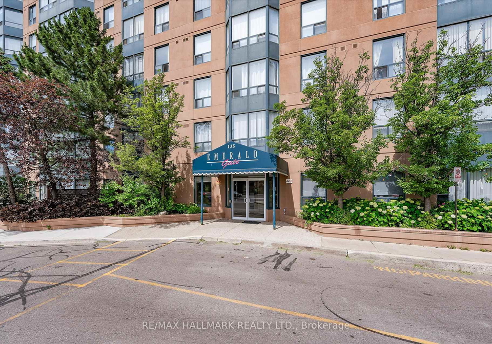 135-hillcrest-avenue-mississauga-ontario-w12781978