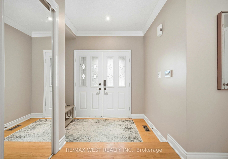 2095-westmount-drive-oakville-ontario-w12782360